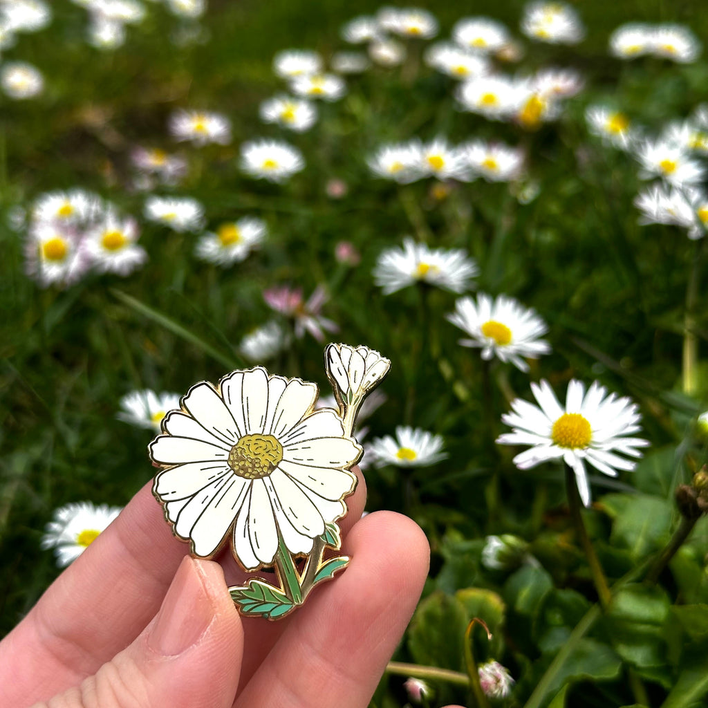 04. Daisy ✿ bud+blossom | Birth Flower Enamel Pin